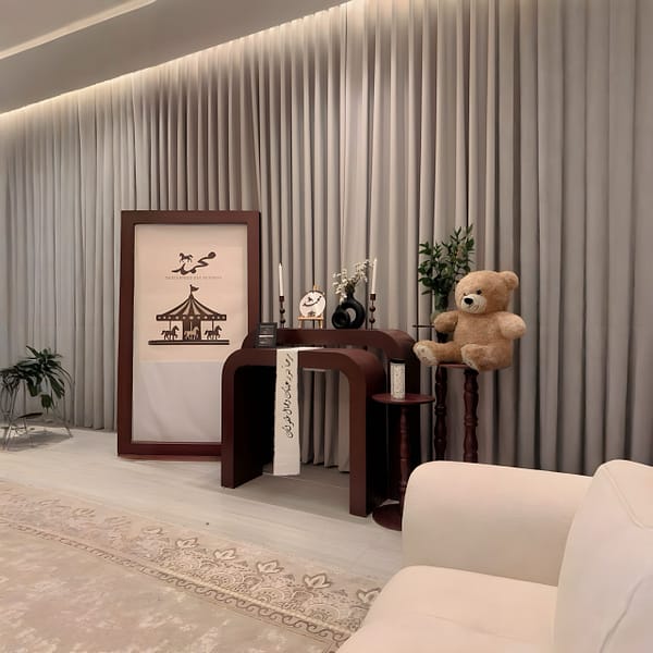 ركن تخرج خشب بني A-11