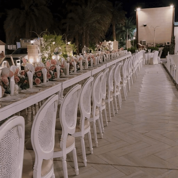 طاولات طعام كلاسيك ابيض
